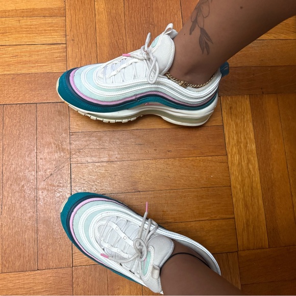 Colorful Sneakers with Teal and Purple Accents - Picture 4 of 8